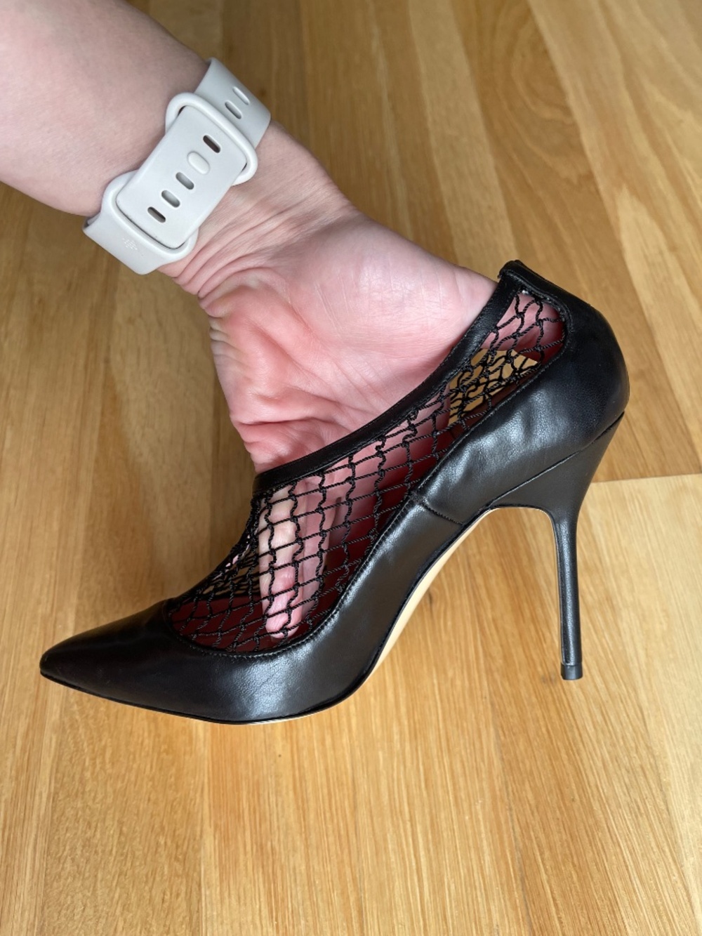 Manolo Blahnik Galura Black Leather Heels, Fishnet Uppers, Size US 4.5, EU 34.5 - Picture 5 of 13